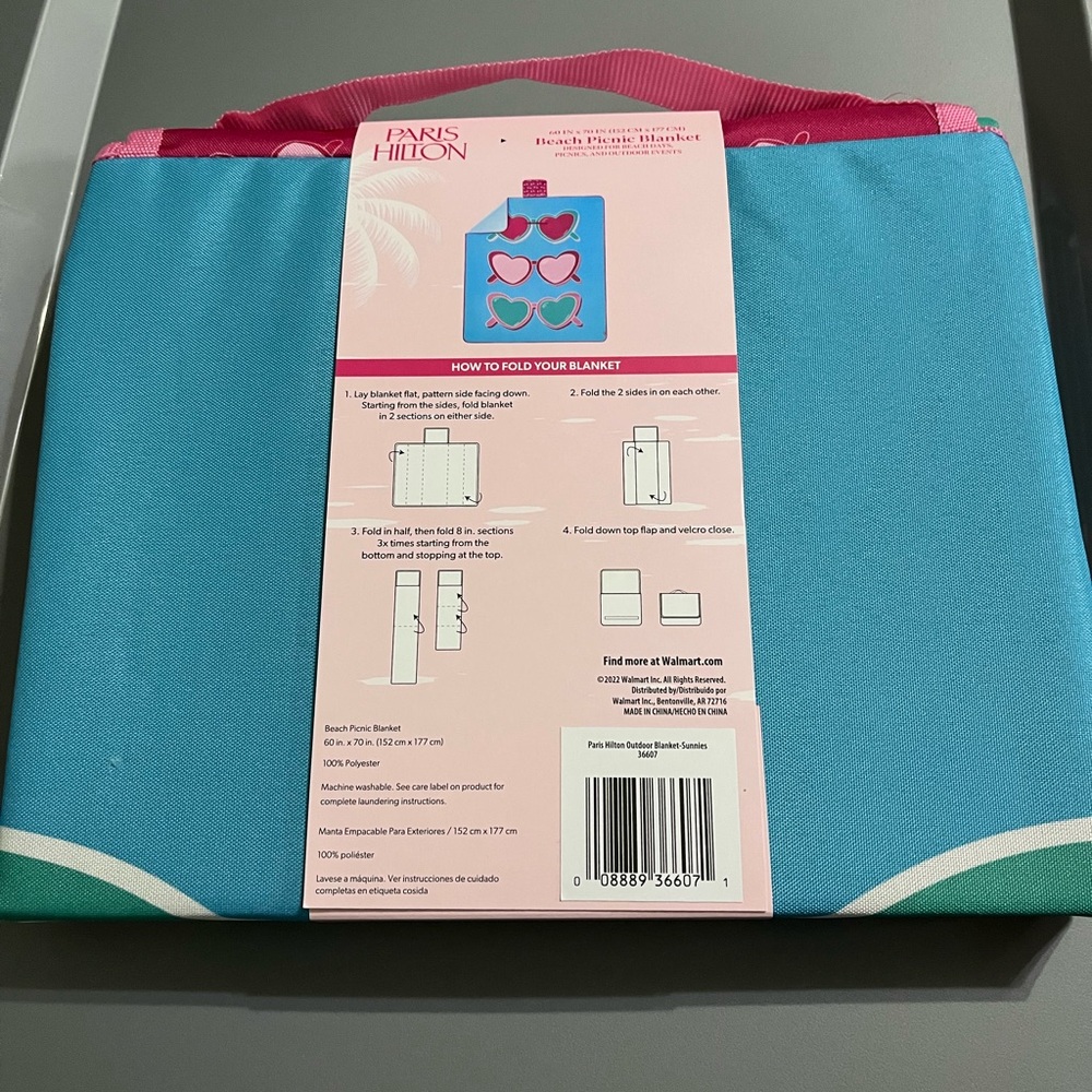 Paris Hilton Fuchsia Heart Beach  Picnic Blanket - Picture 2 of 2
